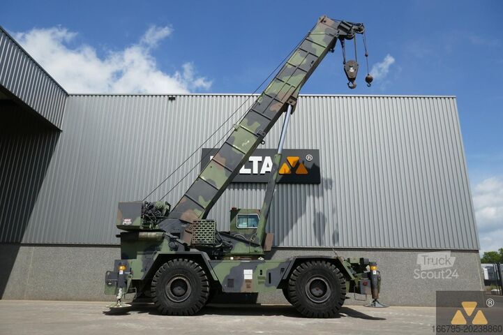 Grúa todoterreno Grove RT875 Ex-army