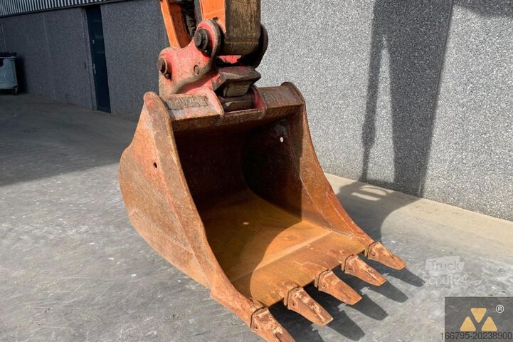 Vikšrinis ekskavatorius Hitachi ZX225USLC-6