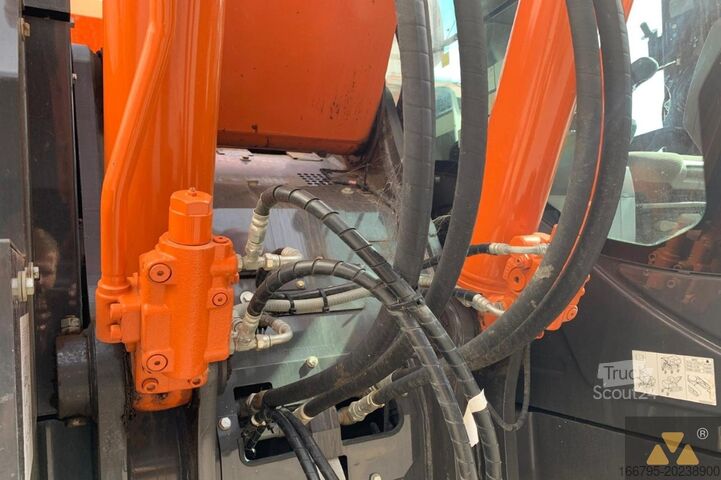 Vikšrinis ekskavatorius Hitachi ZX225USLC-6