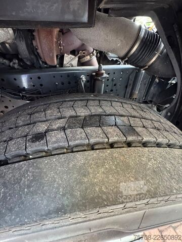 Standardní tahač IVECO Stralis 440S46*Flachdach*1 Bett*Retarder*TOP !!