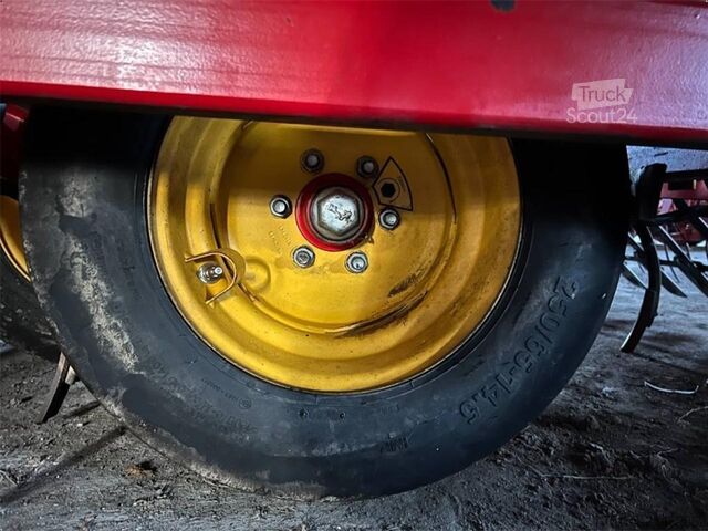 Cultivateur de champs Väderstad NZA 800