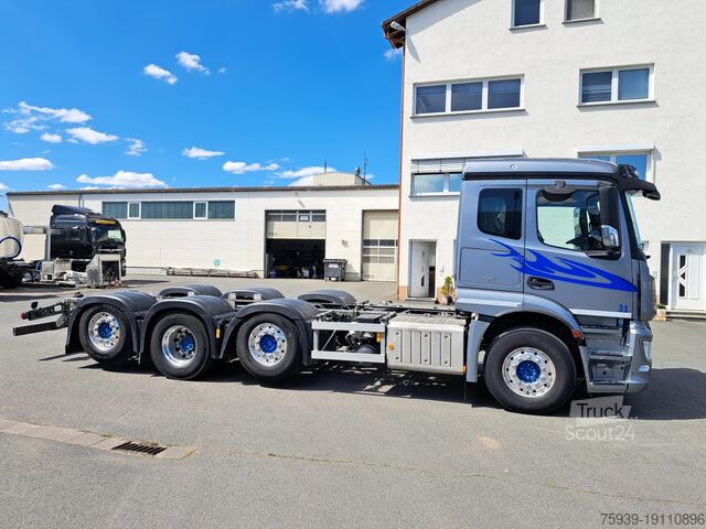Șasiu de camion Mercedes Benz Actros 3243 8x2  1,2 & 4 Lenkachse, 2 & 4 Liftbar