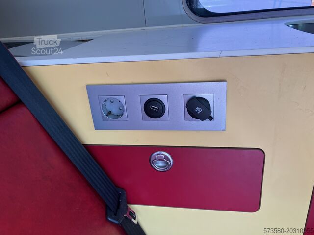 Кутия фургон Fiat Ducato Campervan | 2 Berth | Kitchen | Travel Ready