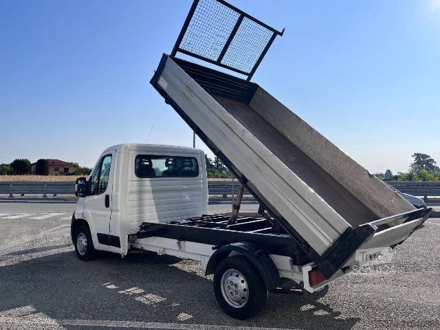 Tre-sidet tipbil Peugeot BOXER