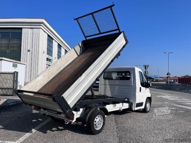 Tre-sidet tipbil Peugeot BOXER