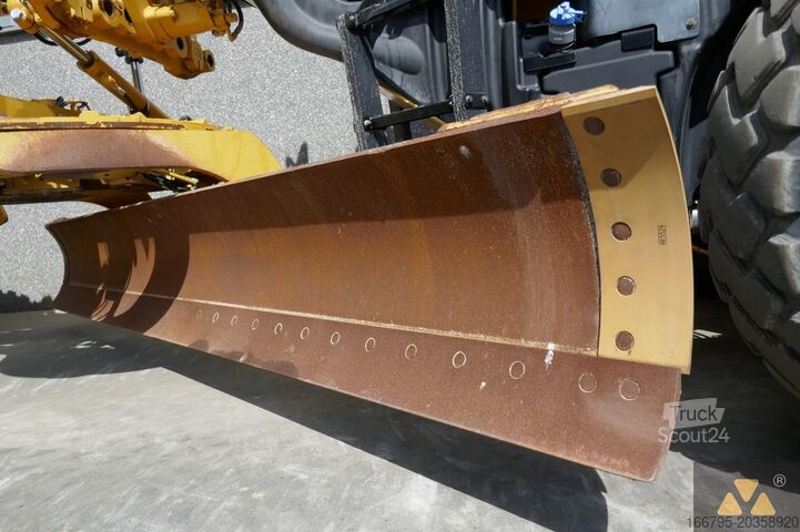 Грейдер Caterpillar 12M3