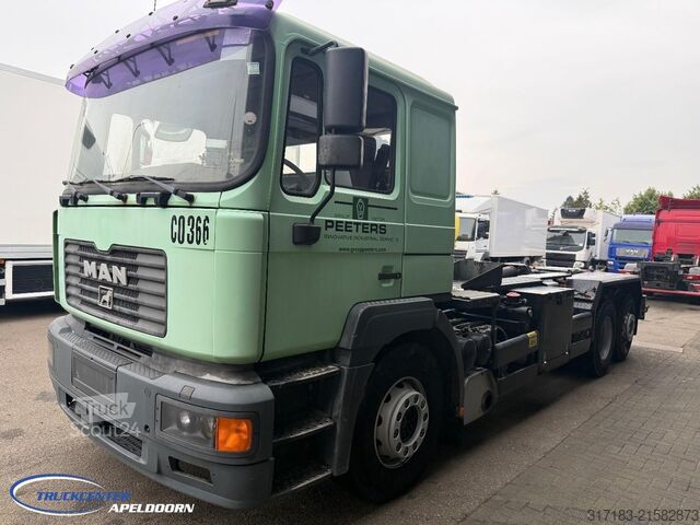 Hakenarmsystem MAN 26.403 6x2 met Stuuras, Handgeschakeld