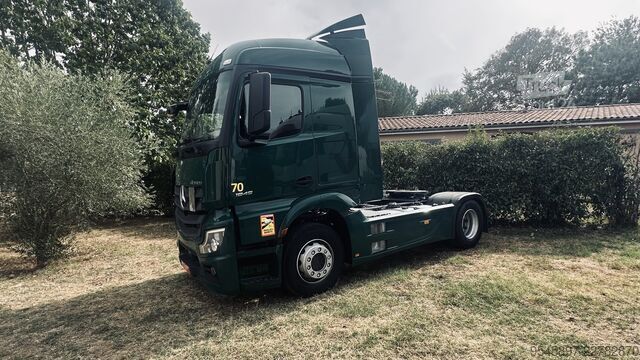 وحدة جرار قياسية Mercedes-Benz Actros 1845