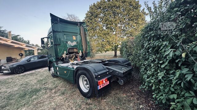 وحدة جرار قياسية Mercedes-Benz Actros 1845