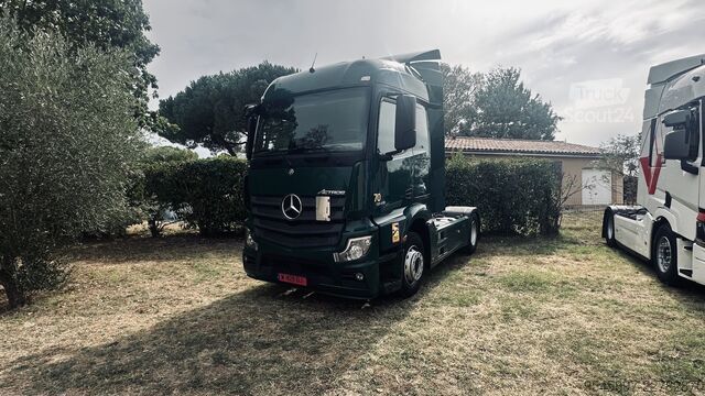 وحدة جرار قياسية Mercedes-Benz Actros 1845
