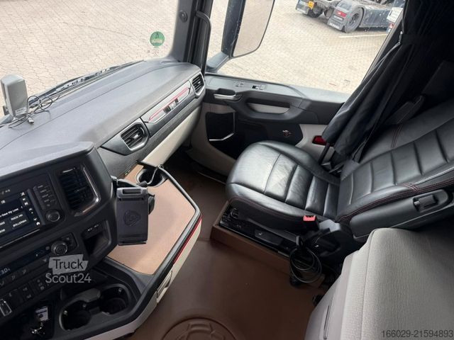 Standard nyergesvontató SCANIA S 580 V8 Twistlocks Schausteller