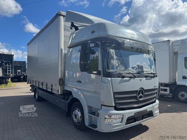 Transportador con plataforma y toldo MERCEDES-BENZ Atego 824 Tang-Aufbau AHK