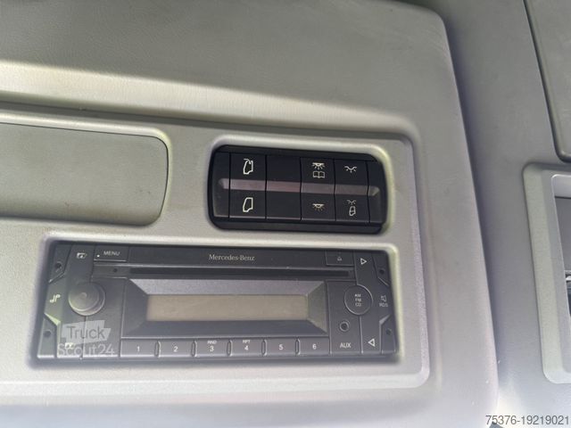 Transportador con plataforma y toldo MERCEDES-BENZ Atego 824 Tang-Aufbau AHK