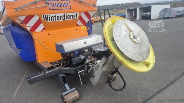 Camion benne à bras amovible SCHMIDT stratos S 50 -36 5 cbm. Winterdienst Salz