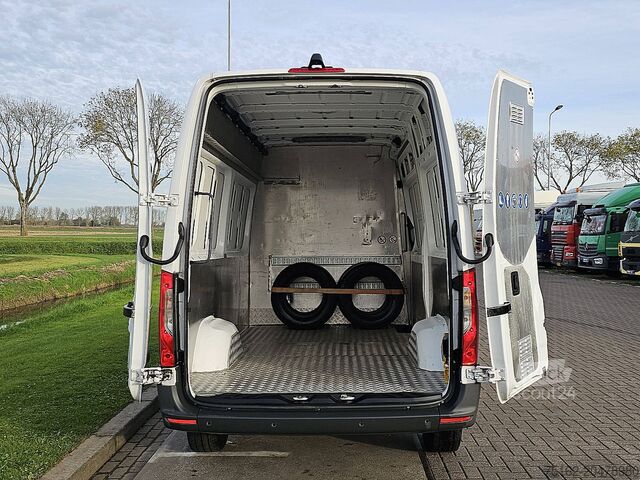 High-roof van MERCEDES-BENZ SPRINTER 316 L2H2 Mbux RWD!