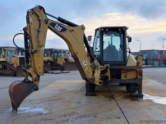 Ekskavatör/yükleyici kombinasyonu Caterpillar 444F