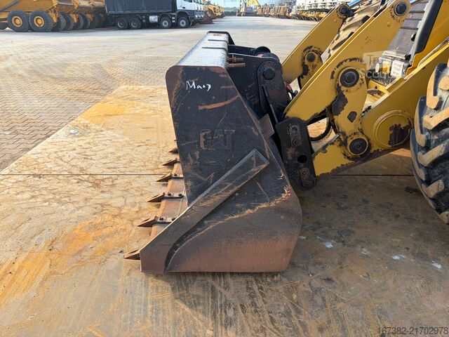 Ekskavatör/yükleyici kombinasyonu Caterpillar 444F