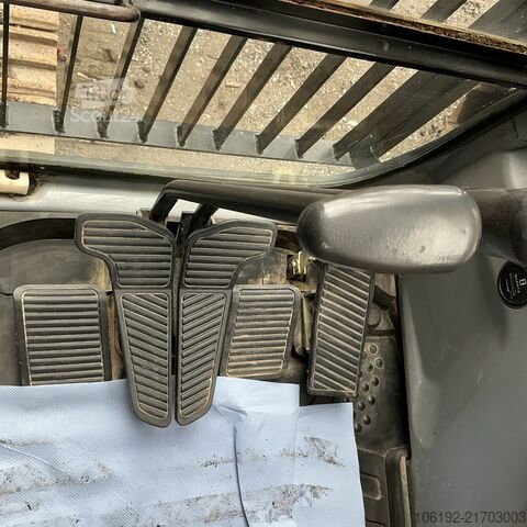 Lánctalpas kotrógép New Holland Kobelco E215