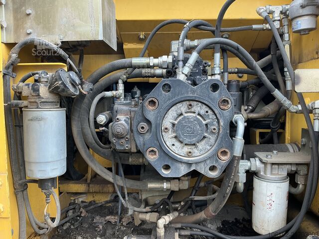 Lánctalpas kotrógép New Holland Kobelco E215