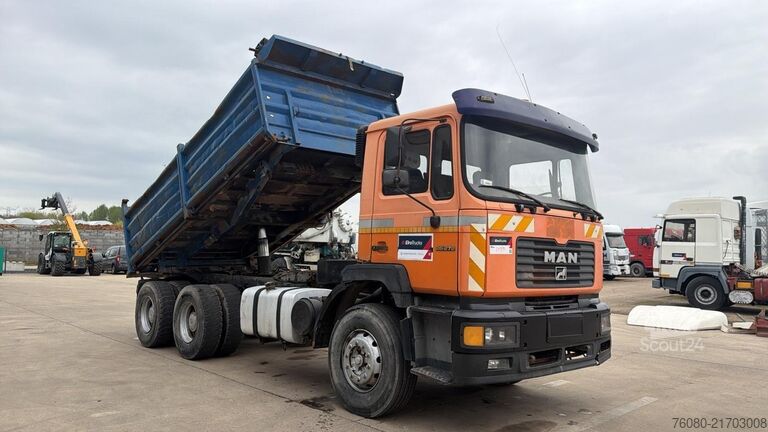 3-sānu pašizgāzējs MAN 26.272 (MANUAL PUMP / POMPE MANUELLE / LAMES / ...