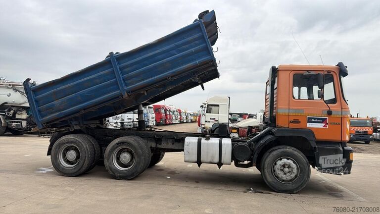 3-sānu pašizgāzējs MAN 26.272 (MANUAL PUMP / POMPE MANUELLE / LAMES / ...