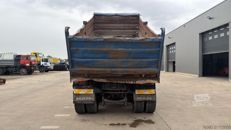 3-sānu pašizgāzējs MAN 26.272 (MANUAL PUMP / POMPE MANUELLE / LAMES / ...