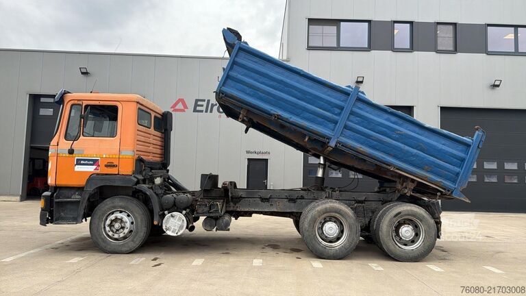 3-sānu pašizgāzējs MAN 26.272 (MANUAL PUMP / POMPE MANUELLE / LAMES / ...