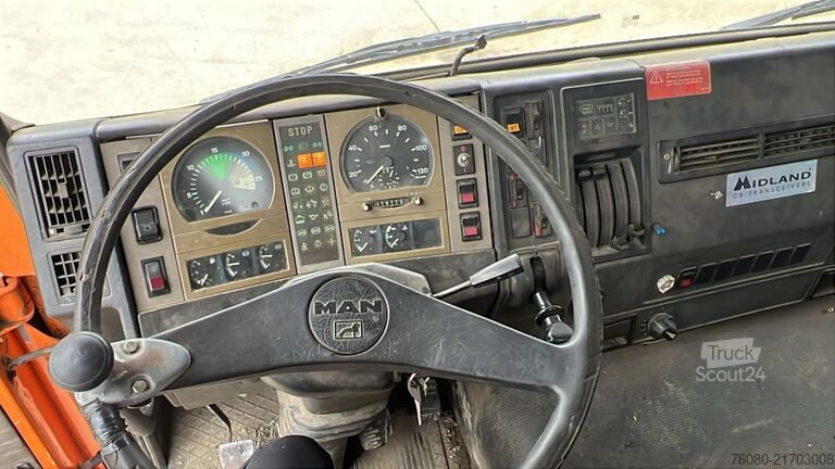 3-sānu pašizgāzējs MAN 26.272 (MANUAL PUMP / POMPE MANUELLE / LAMES / ...