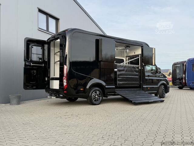 Transporteur de bétail MAN TGE 3.160 KRISMAR Pferdetransporter