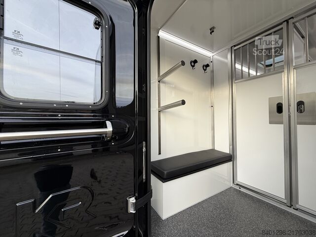 Transporteur de bétail MAN TGE 3.160 KRISMAR Pferdetransporter