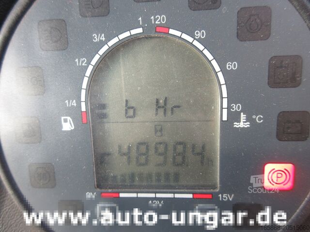 Sweeper Nilfisk CR3500 Geräteträger Kommunalfahrzeug 4x4