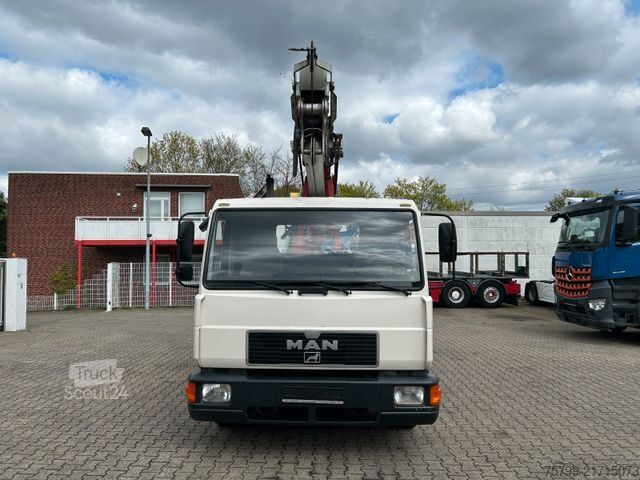 Autokranwagen MAN 8-163 mit Böcker AK27-1000 Dachdeckerkran 4x2