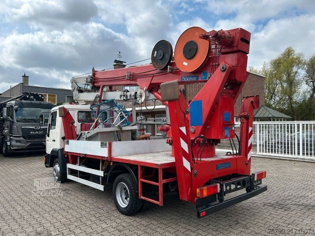 Autokranwagen MAN 8-163 mit Böcker AK27-1000 Dachdeckerkran 4x2