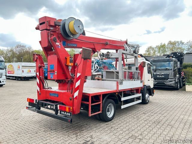 Autokranwagen MAN 8-163 mit Böcker AK27-1000 Dachdeckerkran 4x2