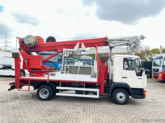 Autokranwagen MAN 8-163 mit Böcker AK27-1000 Dachdeckerkran 4x2