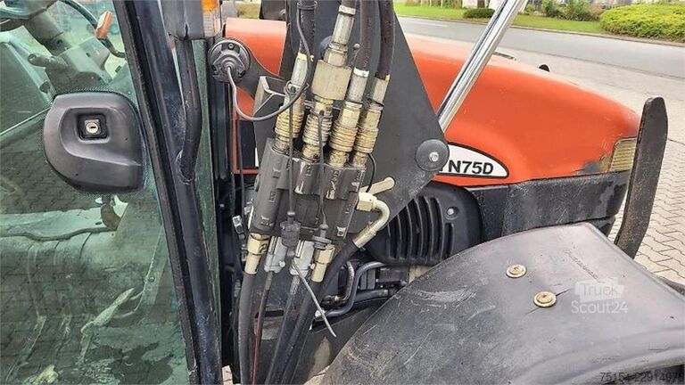 Traktor New Holland TN 75 D