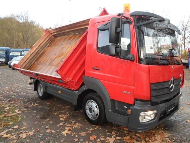 Transporter mit Kipper MERCEDES-BENZ 823 K