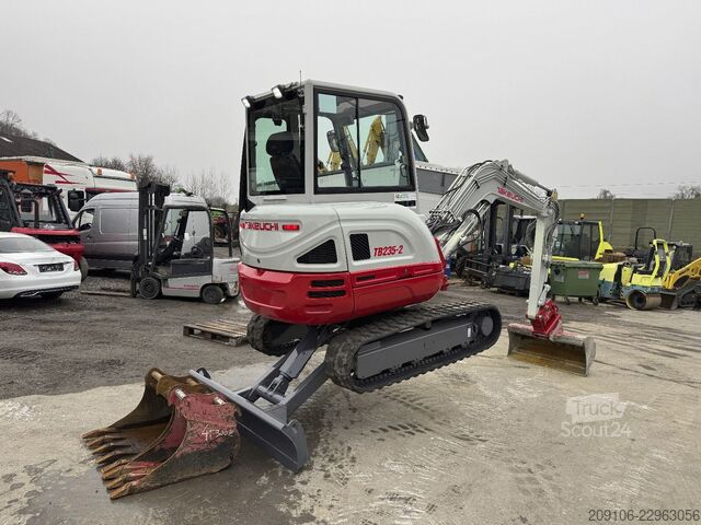 Mini-pelle TAKEUCHI TB TB 235-2 Powrtilt 3xSchaufeln Top