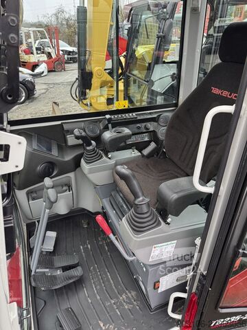 Mini-pelle TAKEUCHI TB TB 235-2 Powrtilt 3xSchaufeln Top