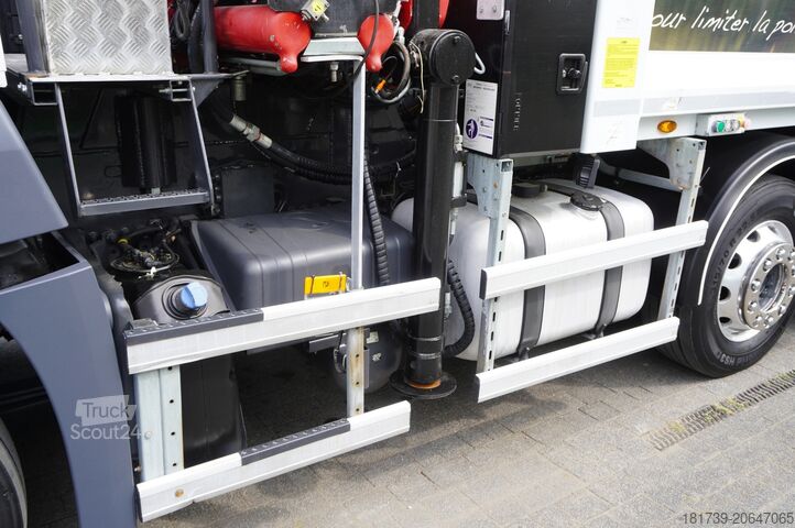 сміттєвоз Mercedes-Benz Antos 3240 8x2 / Tajfun 5T crane / Farid