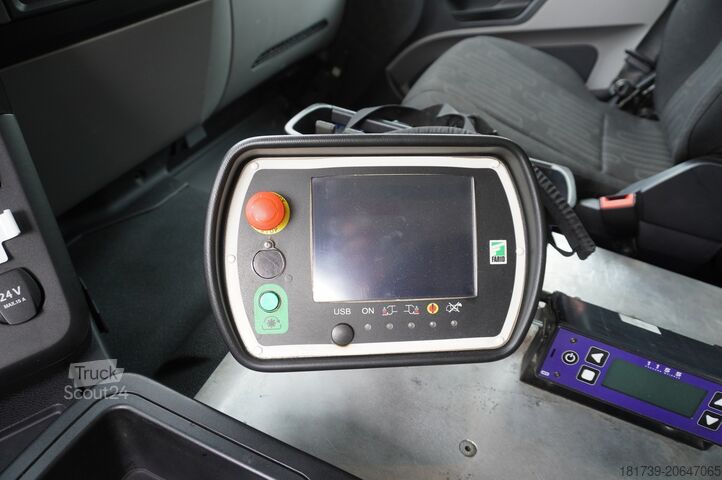 сміттєвоз Mercedes-Benz Antos 3240 8x2 / Tajfun 5T crane / Farid