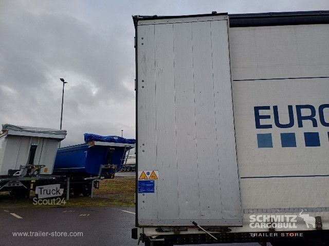 Auflieger mit Pritsche & Plane Schmitz Cargobull Curtainsider Standard Getränke