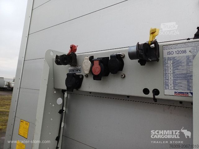 Auflieger mit Pritsche & Plane Schmitz Cargobull Curtainsider Standard Getränke