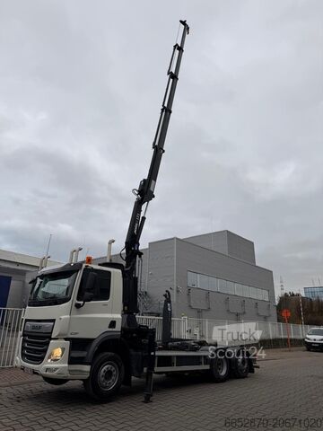 кран, установленный на грузовике DAF CF410
