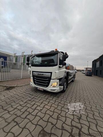 кран, установленный на грузовике DAF CF410
