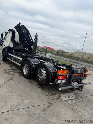 кран, установленный на грузовике DAF CF410