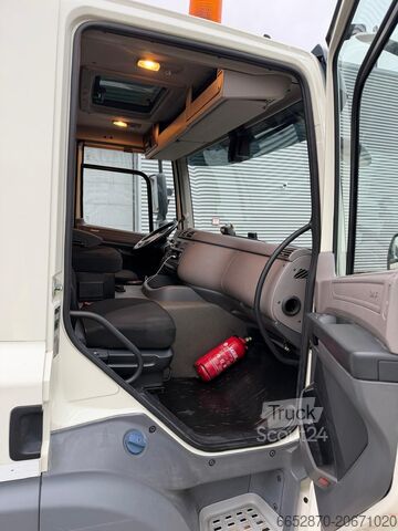 кран, установленный на грузовике DAF CF410