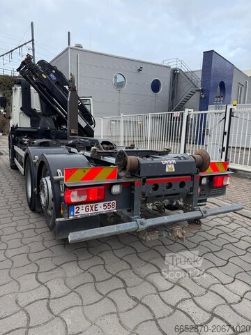 кран, установленный на грузовике DAF CF410