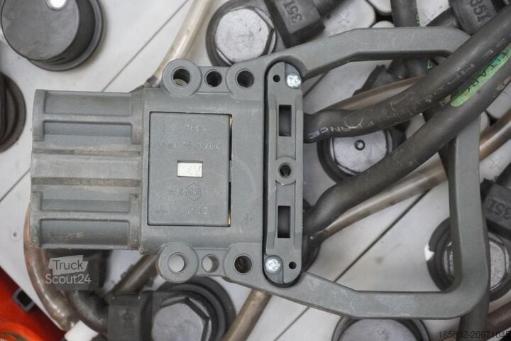 Trukkien akku GRUMA 24 Volt 3 PzS 375 Ah