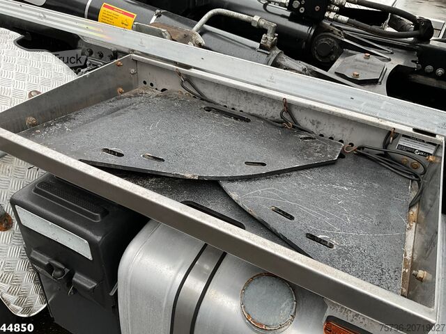 Hook arm system Iveco Trakker AD380T41W 8x6 Euro 6 HMF 19 Tonmeter Z-...